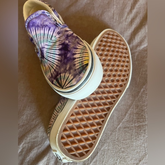 Vans slip on style shoe, women’s size 6. - Picture 2 of 7